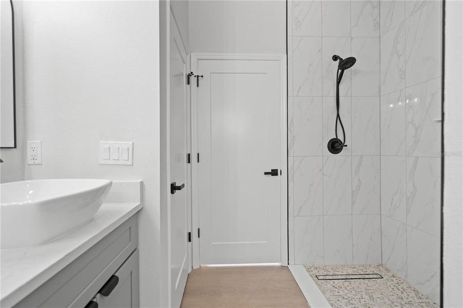 Furnished interior view inside a new home in , Chiefland (Image 10).