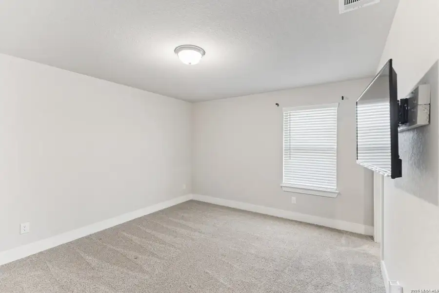 Spacious, unfurnished interior of a new home in Autry Pond, San Antonio (Image 39).