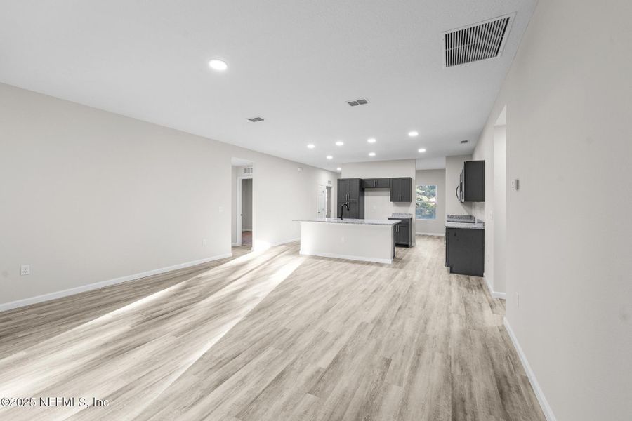 Spacious, unfurnished interior of a new home in , Jacksonville (Image 34).