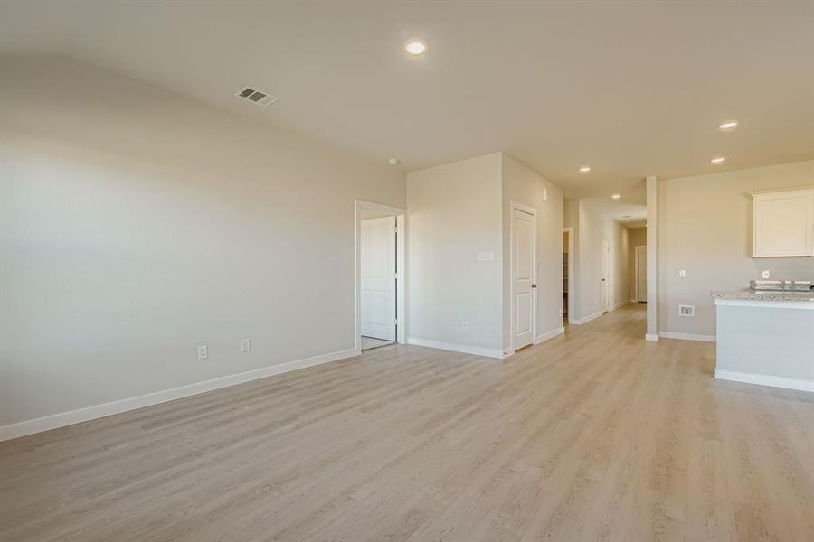Spacious, unfurnished interior of a new home in Middlefield Village, Dallas (Image 15).