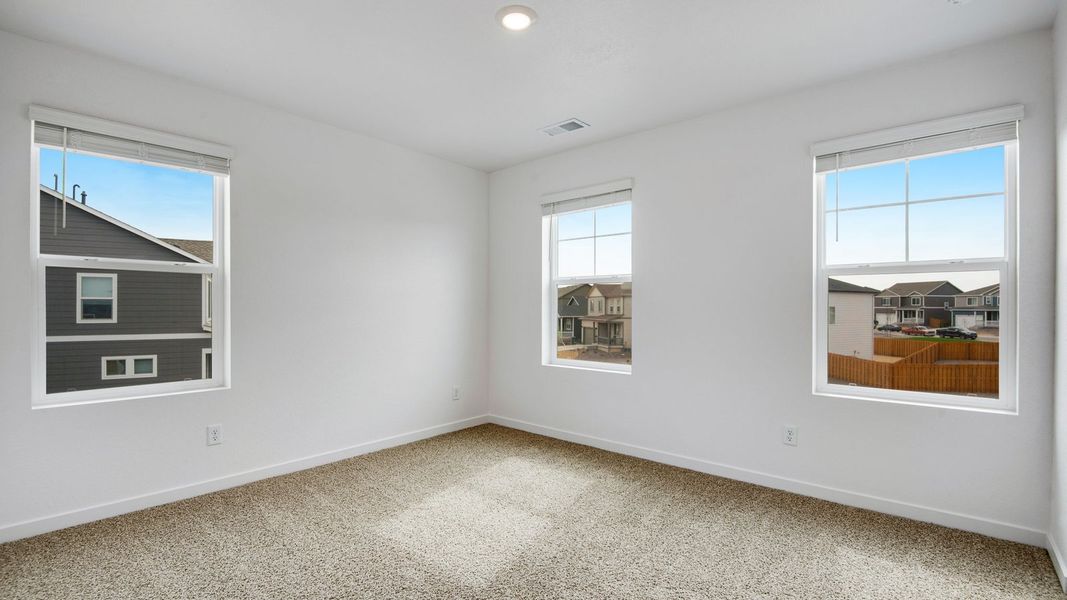 Spacious, unfurnished interior of a new home in Vista Meadows, Fort Lupton (Image 15).