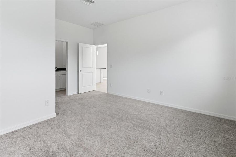 Spacious, unfurnished interior of a new home in , Sanford (Image 11).