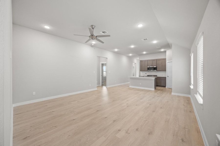 Spacious, unfurnished interior of a new home in Lakeside at Tessera, Lago Vista (Image 25).