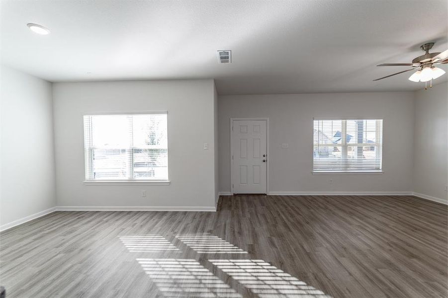 Spacious, unfurnished interior of a new home in La Terra, Celina (Image 9).