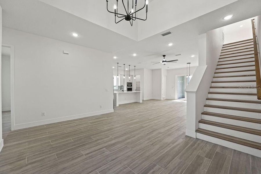Spacious, unfurnished interior of a new home in , Lake Alfred (Image 17).