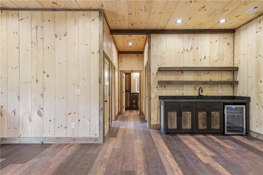 Spacious, unfurnished interior of a new home in , Mineral Bluff (Image 20).