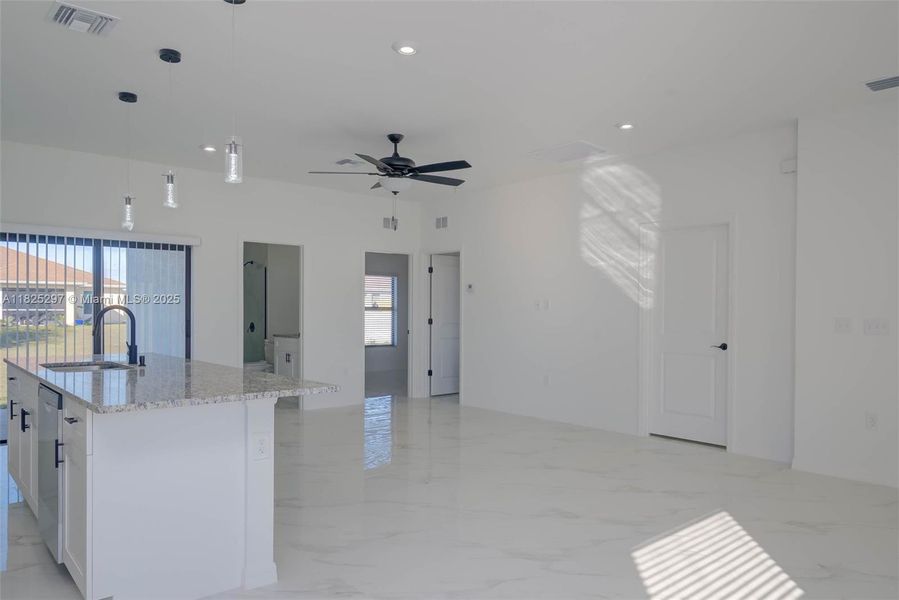 Spacious, unfurnished interior of a new home in , Alva (Image 5).