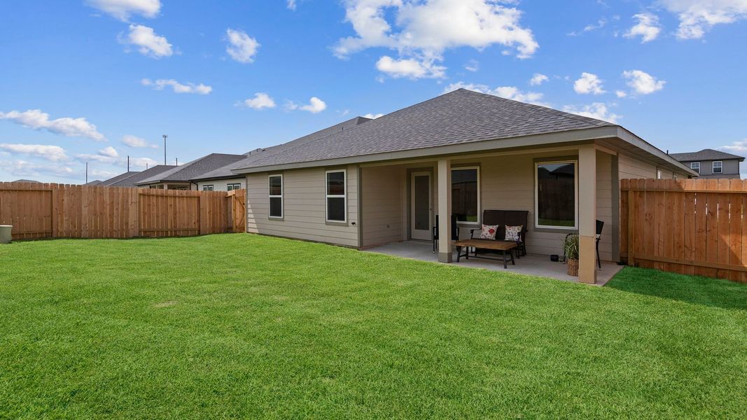 Exterior details and patio area of a home in Tamarron, Fulshear (Image 24).
