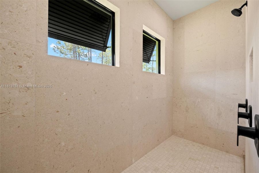 Spacious, unfurnished interior of a new home in , Naples (Image 9).