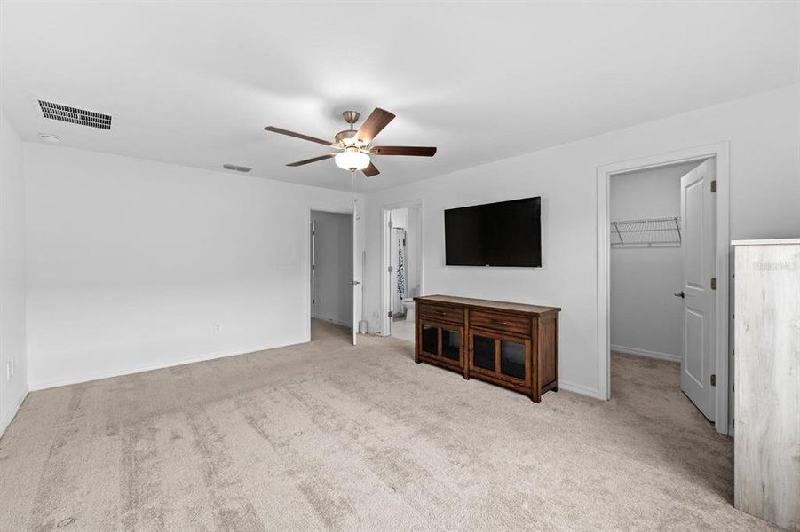Spacious, unfurnished interior of a new home in , San Antonio (Image 23).