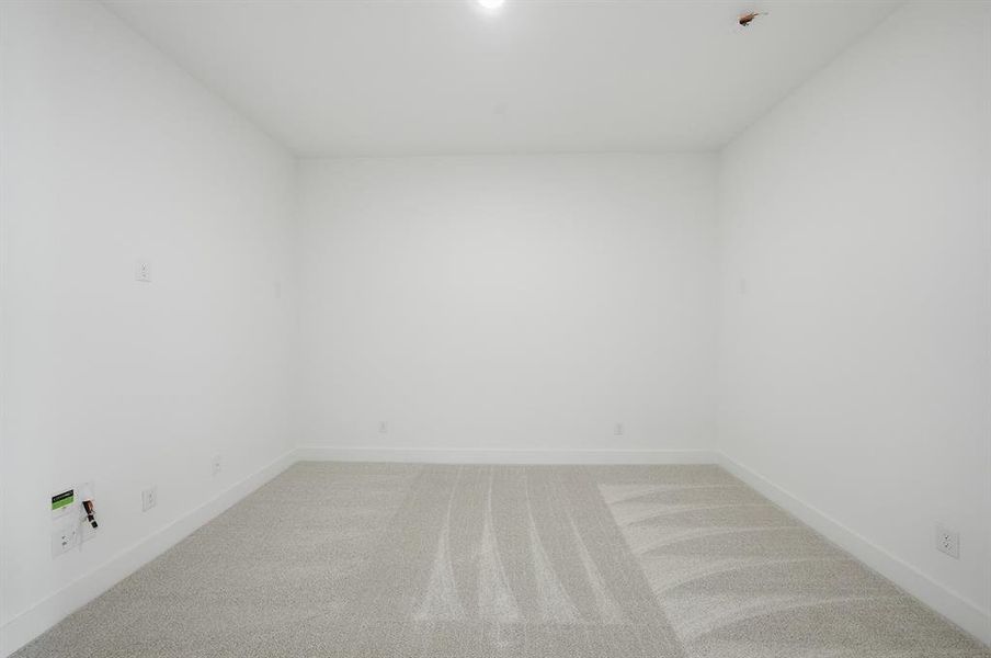 Spacious, unfurnished interior of a new home in Tavolo Park, Fort Worth (Image 30).