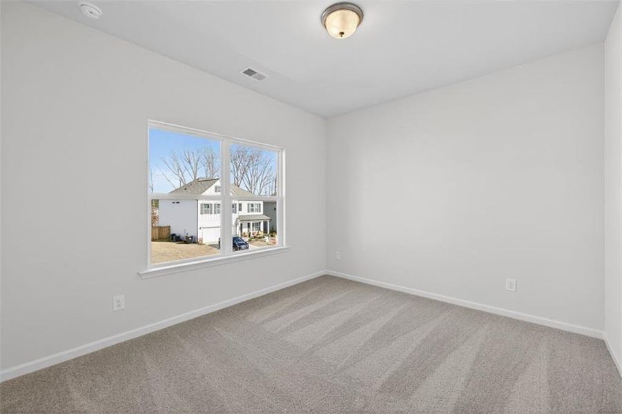 Spacious, unfurnished interior of a new home in Victoria Heights, Dallas (Image 29).