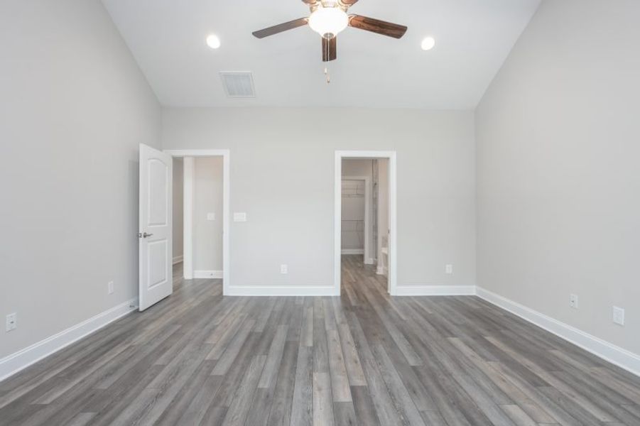 Spacious, unfurnished interior of a new home in Northborough, Colfax (Image 43).