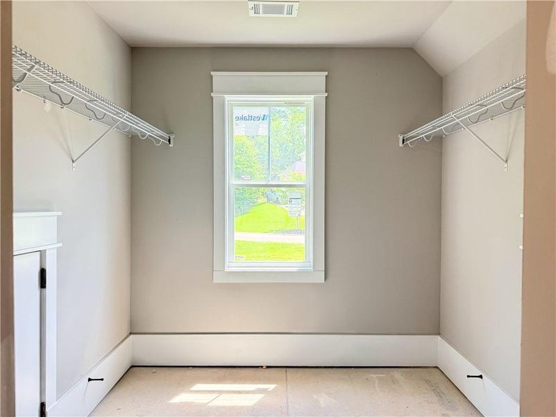 Spacious, unfurnished interior of a new home in , Jefferson (Image 40).