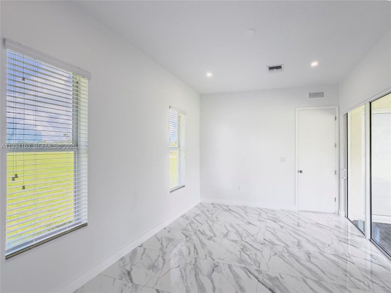 Spacious, unfurnished interior of a new home in , Port St. Lucie (Image 38).