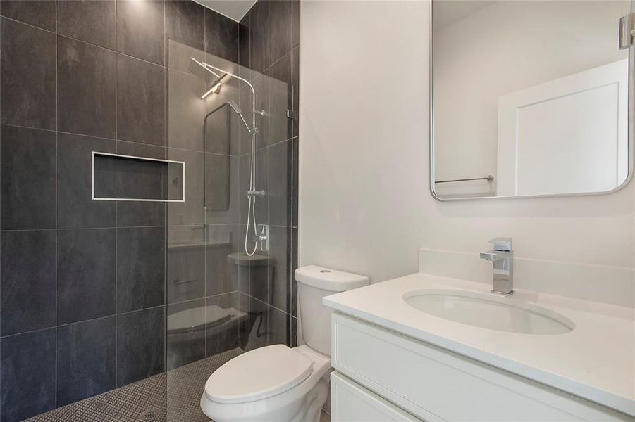 Furnished interior view inside a new home in , Dallas (Image 12).