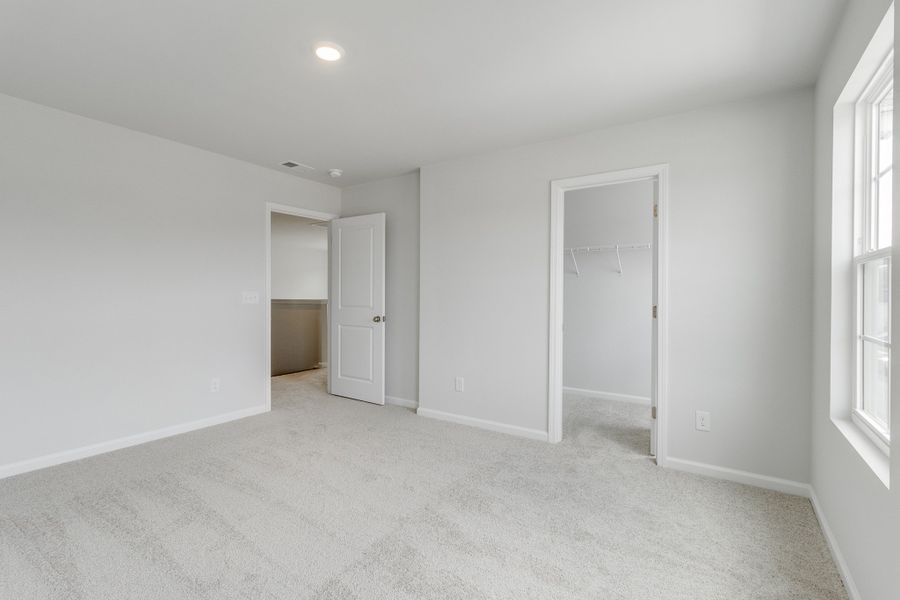 Spacious, unfurnished interior of a new home in Bluefield, Lexington (Image 39).