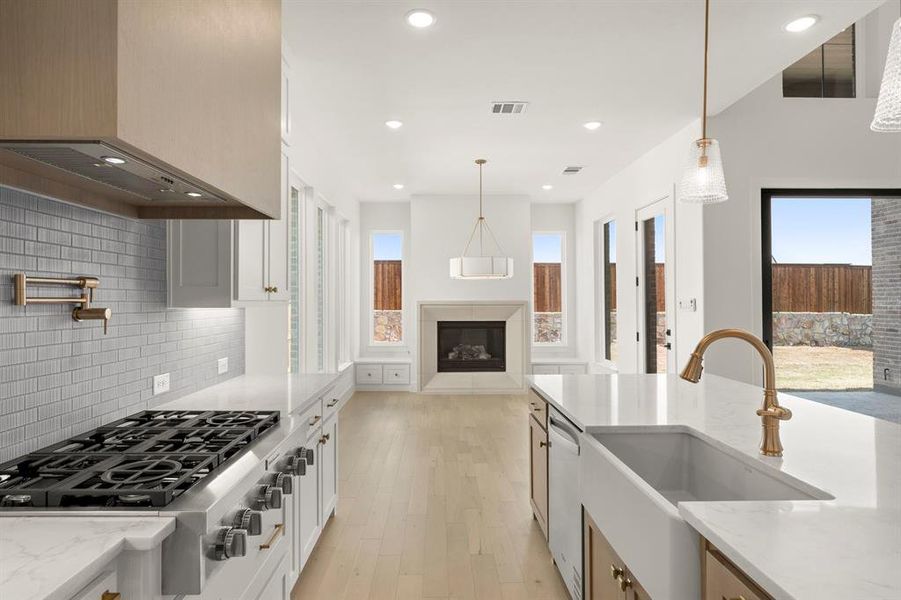 25. 3728 Meander - Kitchen (4)