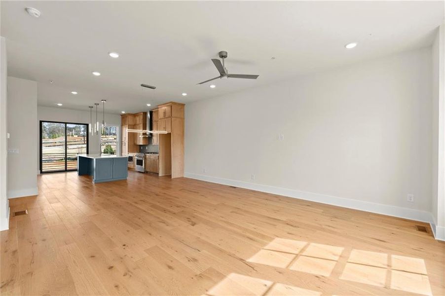 Spacious, unfurnished interior of a new home in , Alpharetta (Image 42).