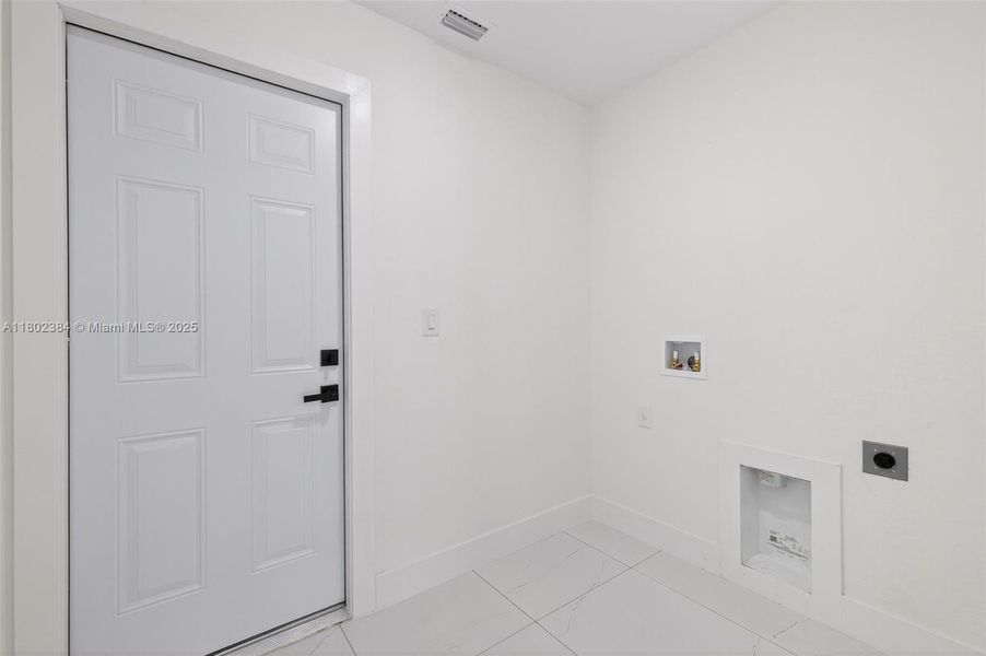 Spacious, unfurnished interior of a new home in , Lehigh Acres (Image 20). Spacious, unfurnished interior of a new home in , Lehigh Acres (Image 20).