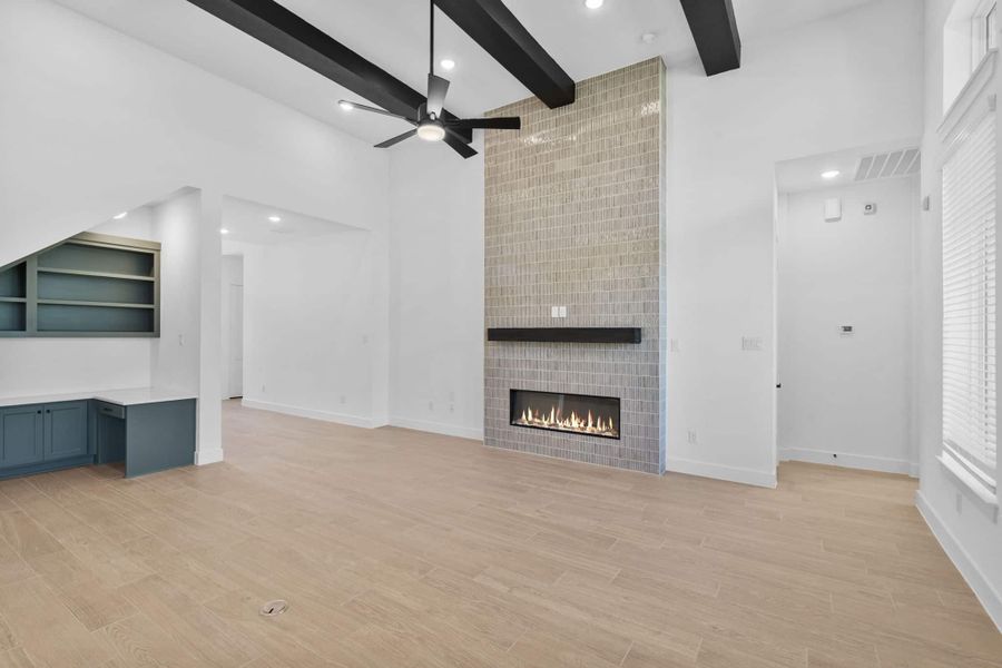 Spacious, unfurnished interior of a new home in Evergreen, Conroe (Image 27).