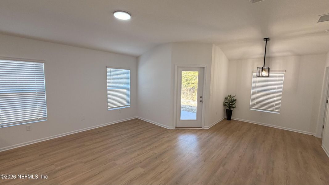 Spacious, unfurnished interior of a new home in , Palatka (Image 45).