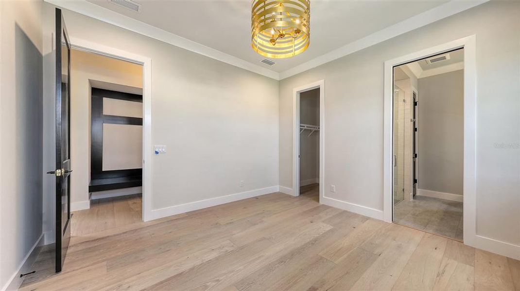 Spacious, unfurnished interior of a new home in , Longboat Key (Image 50).