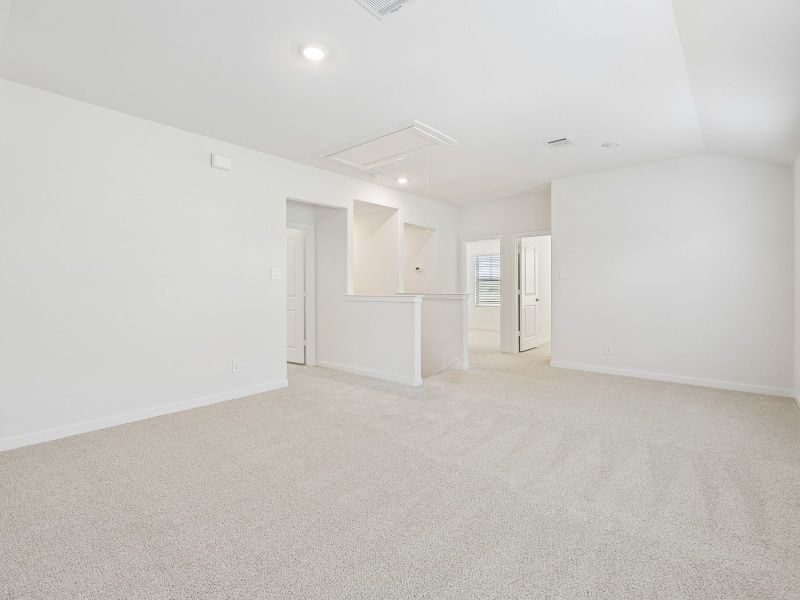 Spacious, unfurnished interior of a new home in Cibolo Hills West - Spring Series, Fort Worth (Image 16).