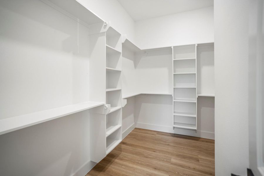 Spacious, unfurnished interior of a new home in , Houston (Image 44).