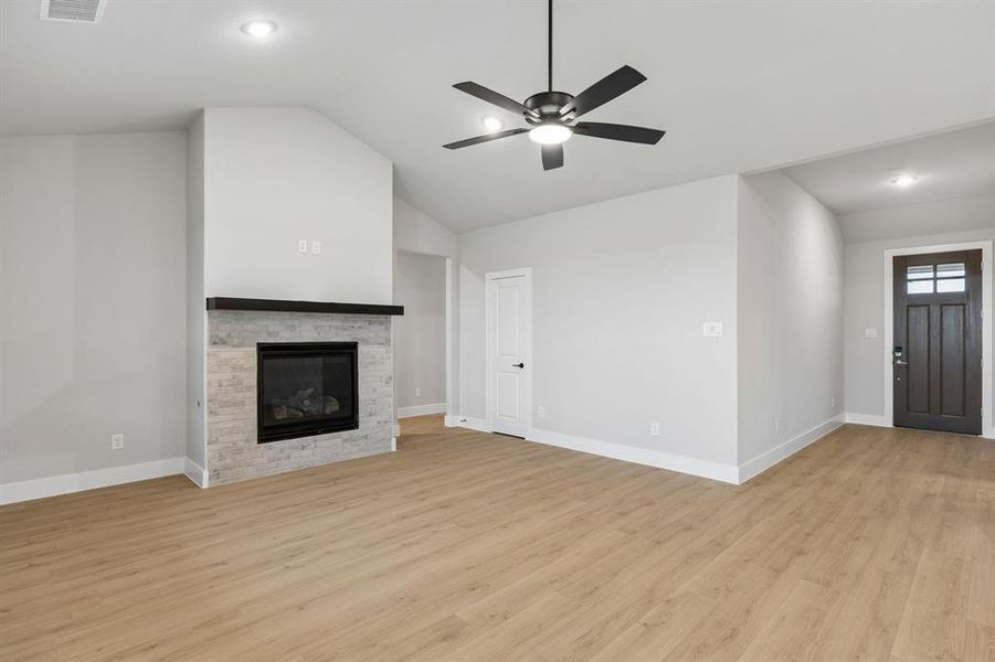 Spacious, unfurnished interior of a new home in Ellis Ranch Estates, Waxahachie (Image 24).