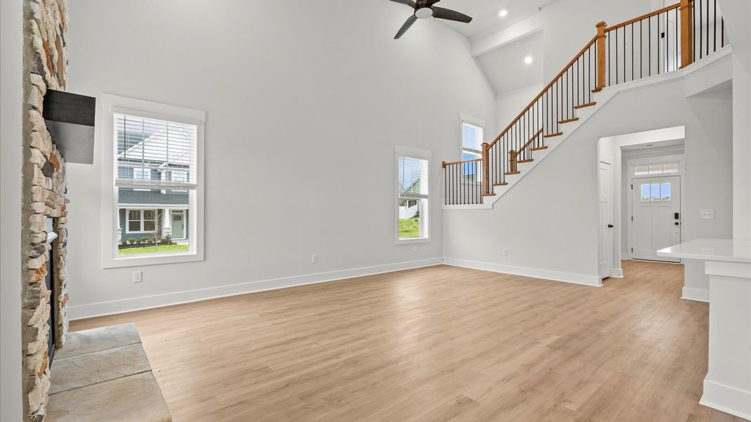 Dramatic two-story family room with accomplished detailing and seamless indoor-outdoor connection Dramatic two-story family room with accomplished detailing and seamless indoor-outdoor connection