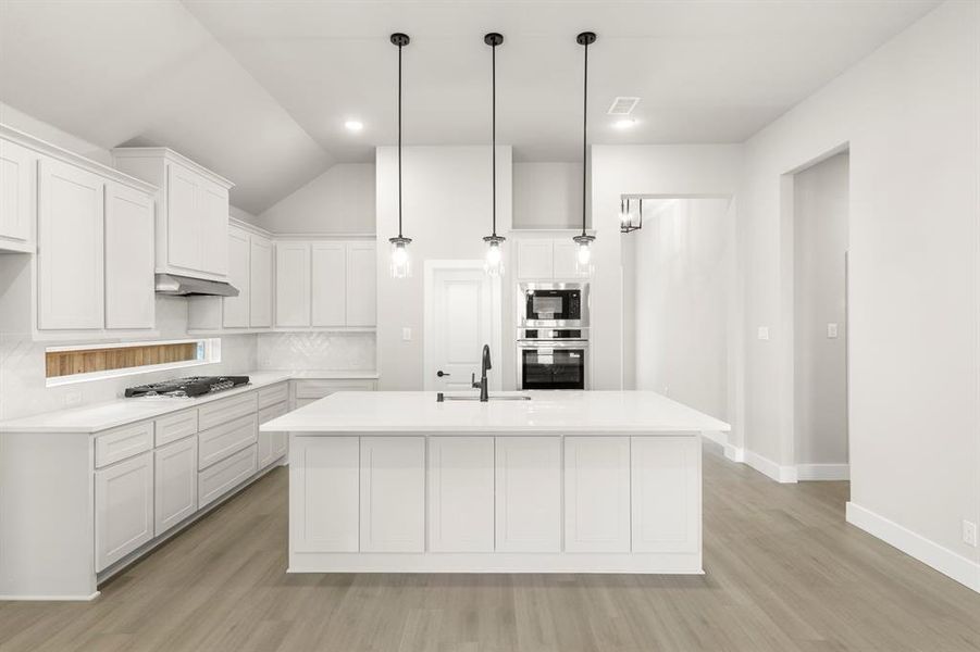 08. 1027 Gracious - Kitchen