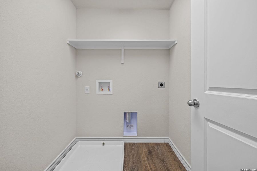 Spacious, unfurnished interior of a new home in Stonehill, San Antonio (Image 25).