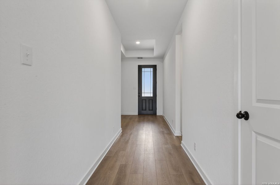 Spacious, unfurnished interior of a new home in Nopal Valley, San Antonio (Image 19).