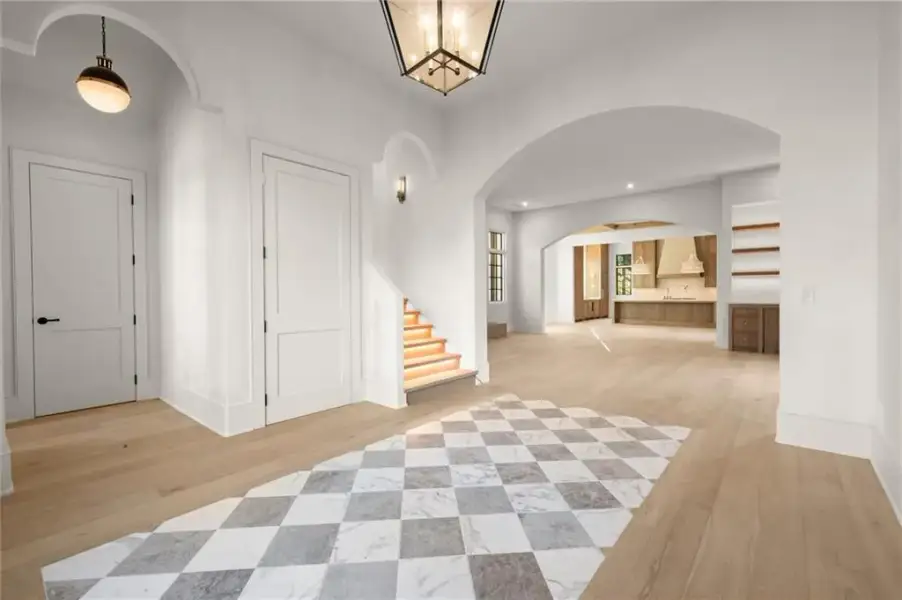 Spacious, unfurnished interior of a new home in , Alpharetta (Image 42).