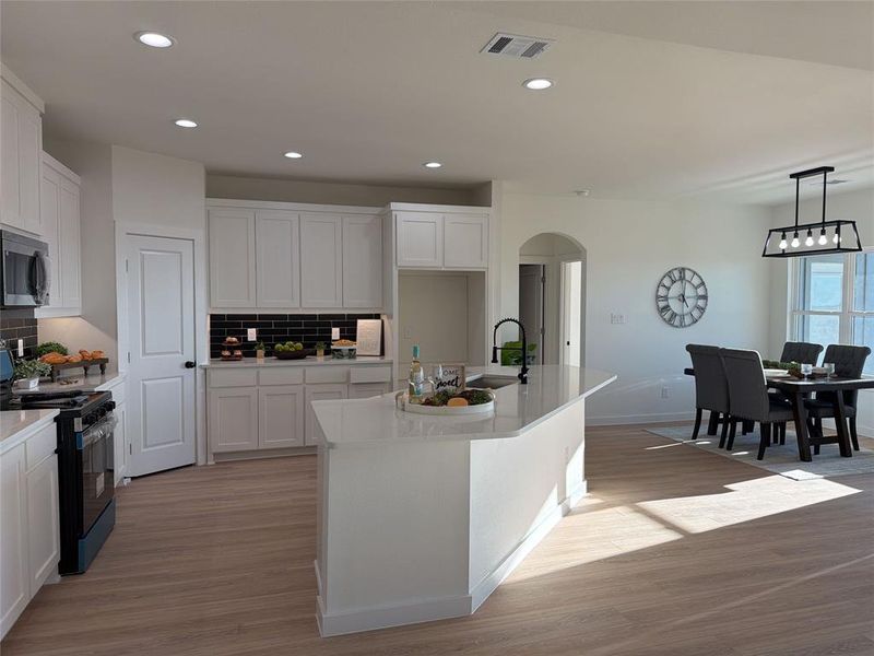 Furnished interior view inside a new home in , Waxahachie (Image 34).