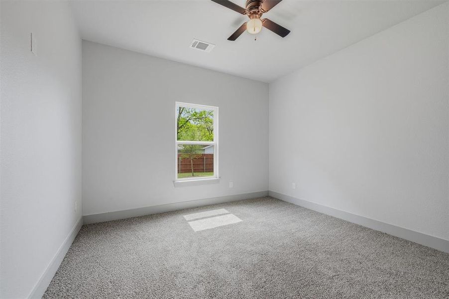 Spacious, unfurnished interior of a new home in , Sherman (Image 25).