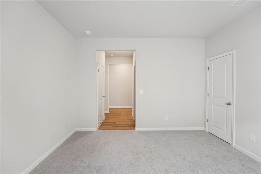 Spacious, unfurnished interior of a new home in Westmont Preserve, Powder Springs (Image 23).