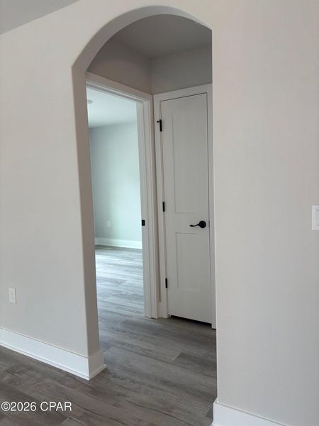 Spacious, unfurnished interior of a new home in East Bay, Panama City (Image 7).