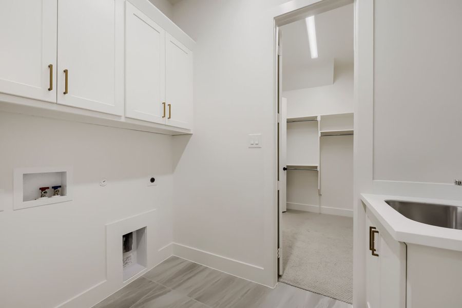1317 Naples - Laundry Room