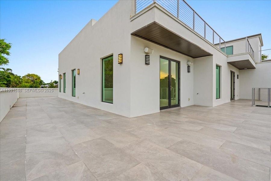 Exterior details and patio area of a home in , Naples (Image 32).