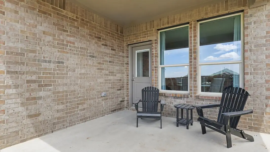 Exterior details and patio area of a home in Legado, Cleburne (Image 2).