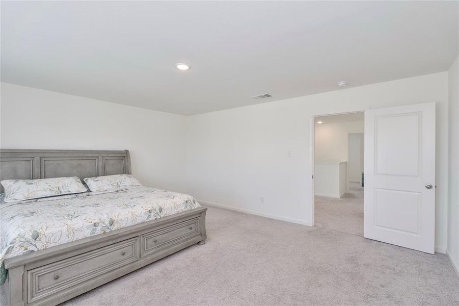 Furnished interior view inside a new home in Willow Springs, Fort Worth (Image 15). Furnished interior view inside a new home in Willow Springs, Fort Worth (Image 15).