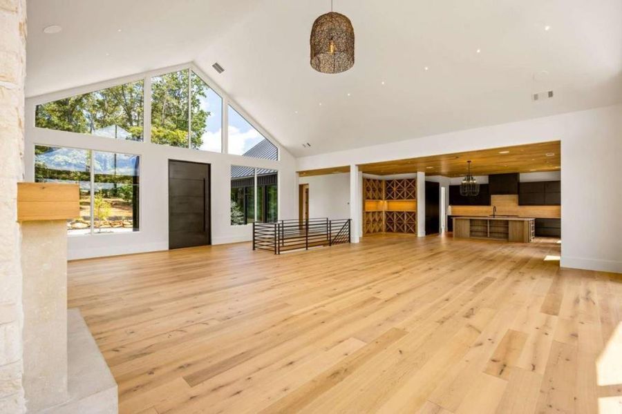 Spacious, unfurnished interior of a new home in , Mineral Bluff (Image 25).