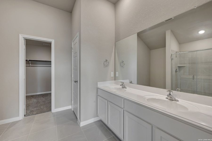 Furnished interior view inside a new home in Greenspoint Heights, Seguin (Image 8).