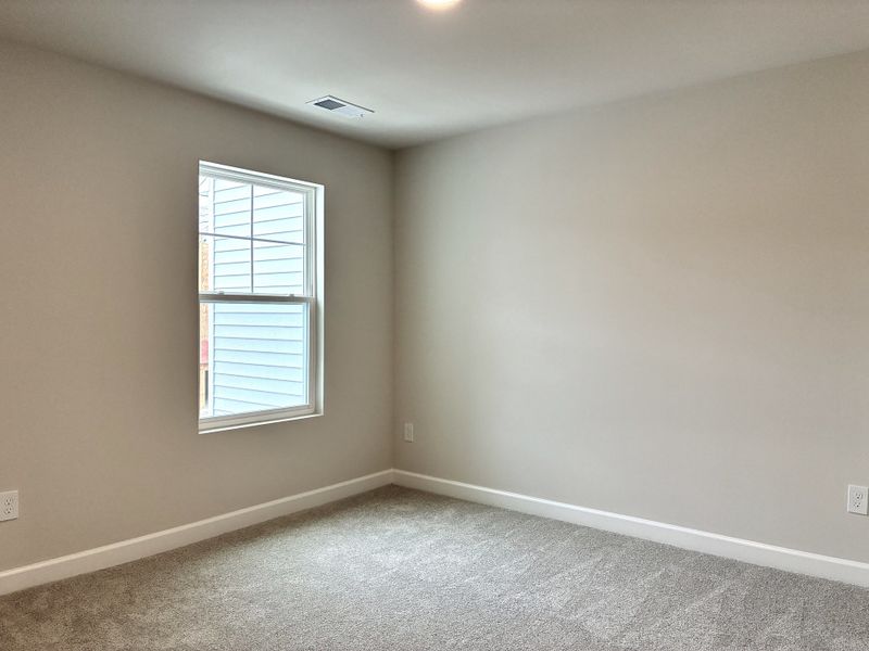 Spacious, unfurnished interior of a new home in Miller Park, Greenville (Image 14).