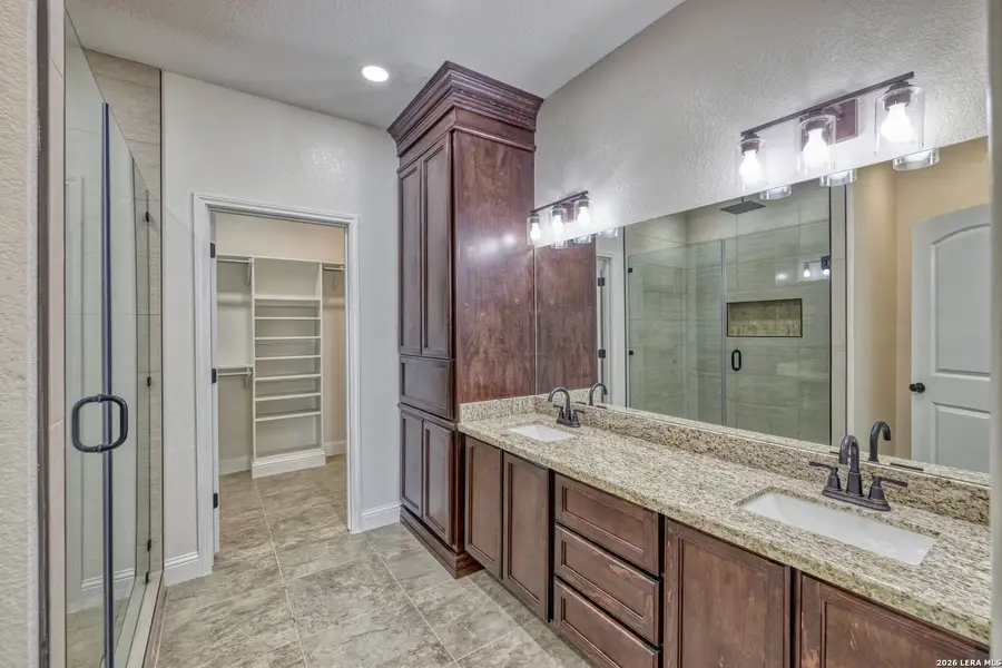 Furnished interior view inside a new home in , Uvalde (Image 5).