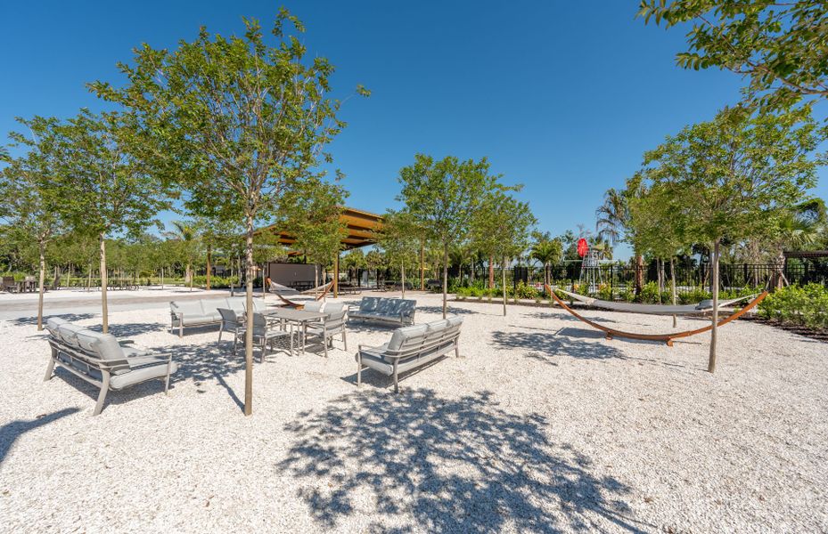 Community amenities in Oakfield Lakes, Parrish (Image 13).