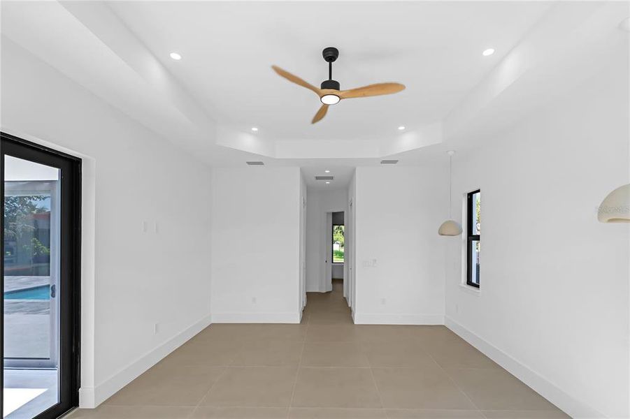 Spacious, unfurnished interior of a new home in , Cape Coral (Image 58).