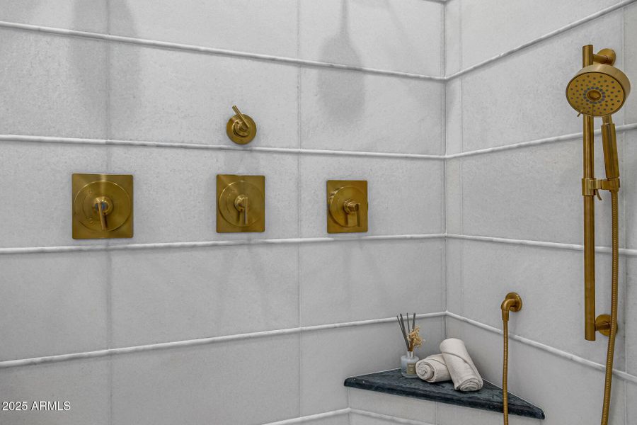 38 - Del Paisano Calle 38 - Del Paisano Calle